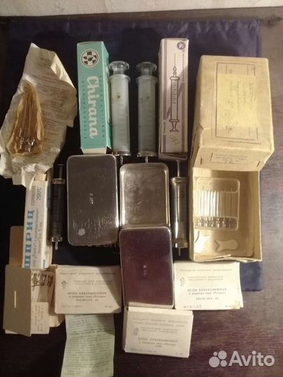 Шприцы медицинские стеклянные+иглы+стерилизаторы