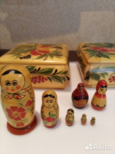 Матрешки, черпак хохлома, шкатулки