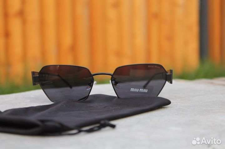 Солнцезащитные очки MIU MIU