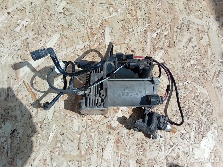 Компрессор пневмоподвески Land Rover Discovery 4