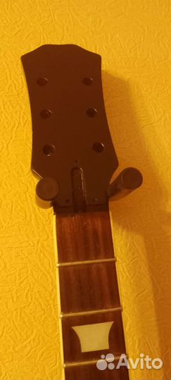 Настенный кронштейн для гитары