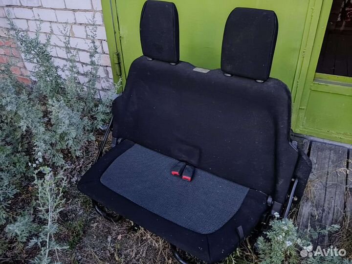Продам третий ряд сидений на спасио 2002