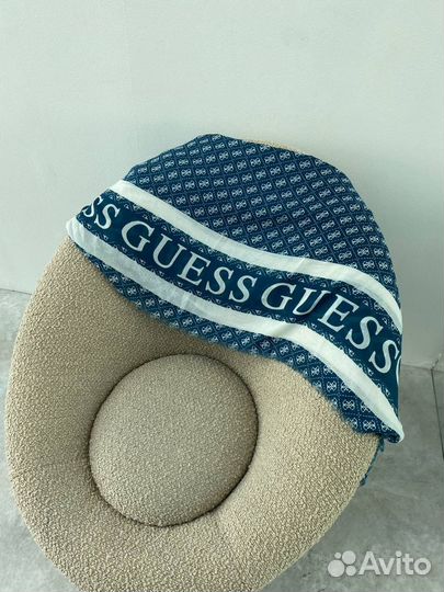 Палантин Guess