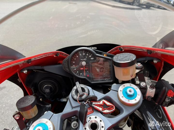 Aprilia RSV 1000R factory