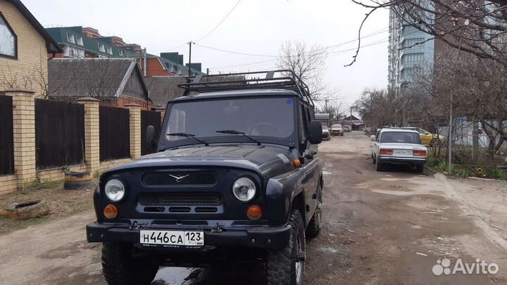 Продаёт багажник на автомобиль УАЗ хантер и 3151