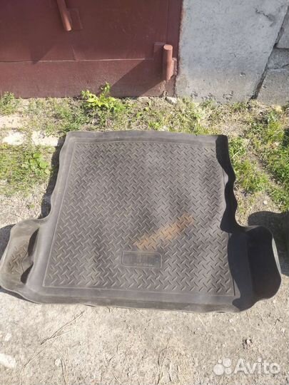 Коврик и ковролин в багажник Рено Renault Logan