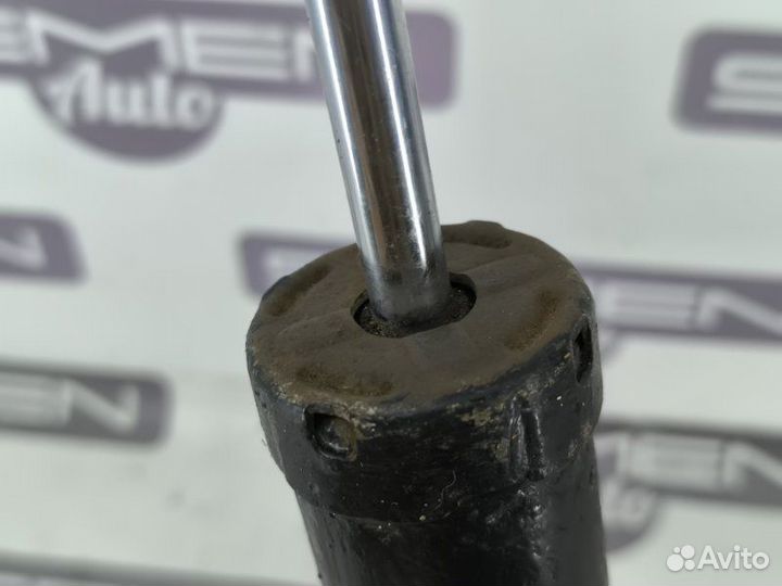 Амортизатор задний Lexus Is 250 XE20 2005-2013