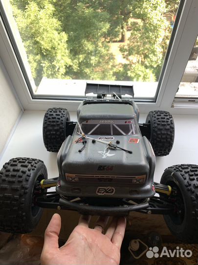 Машина на радиоуправлении 1/8 Arrma Outcast EXB
