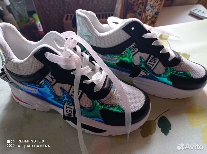 Кроссовки женские 38 размер новые