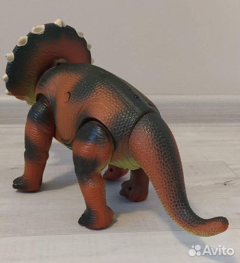 Динозавр с пультом управления Attivio