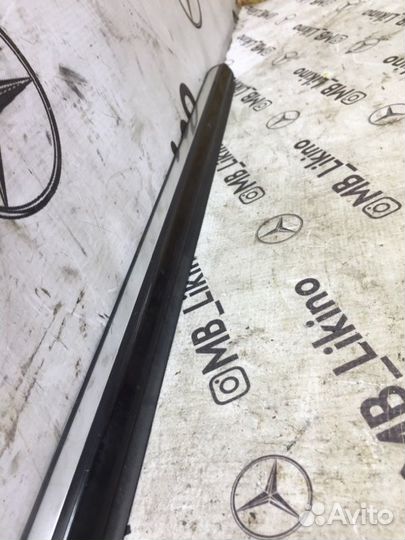 Молдинг стекла передний левый Mercedes S-Class