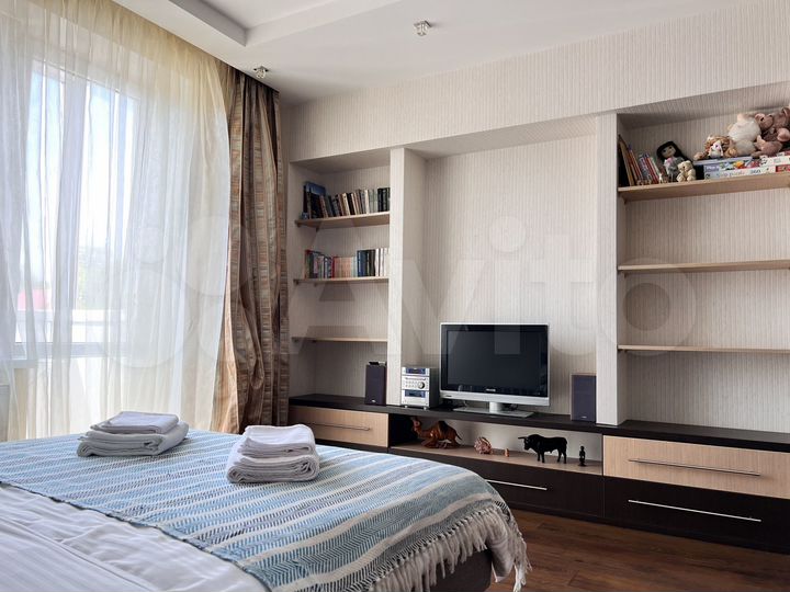 2-к. квартира, 70,1 м², 1/7 эт.