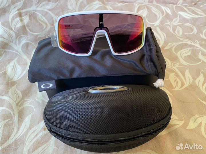 Солнцезащитные очки Oakley Sutro S