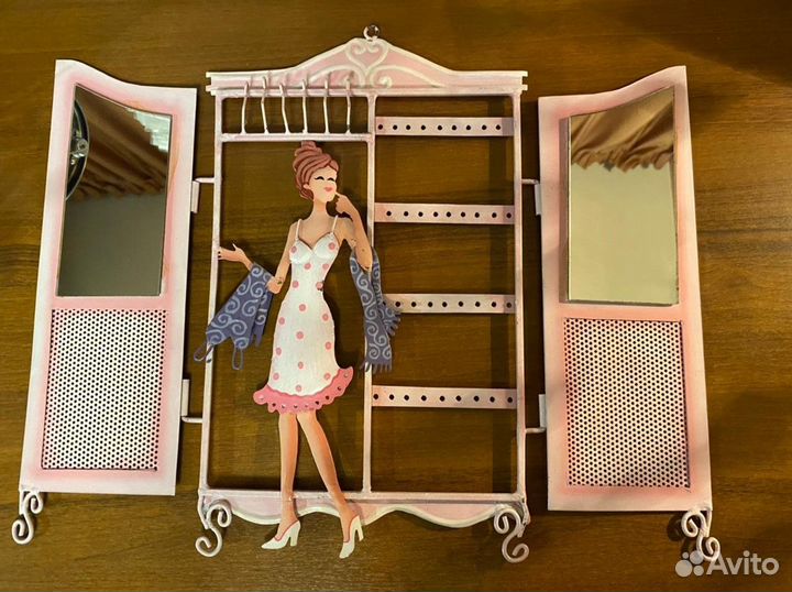 Подставка для бижутерии в виде трюмо