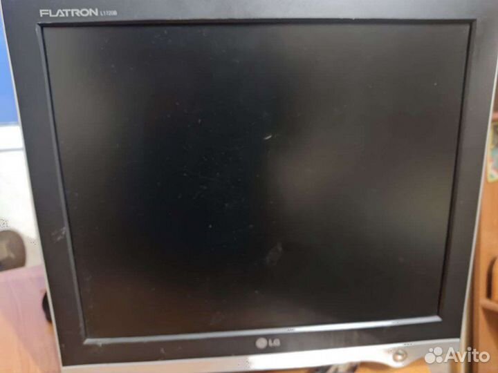 Монитор LG flatron L1720B