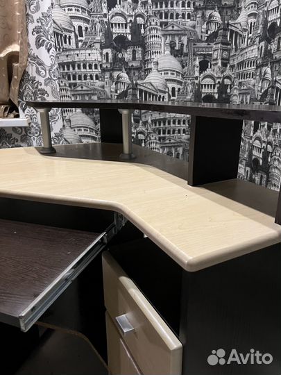 Компьютерный стол