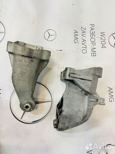 Кронштейн опоры двигателя Mercedes W204