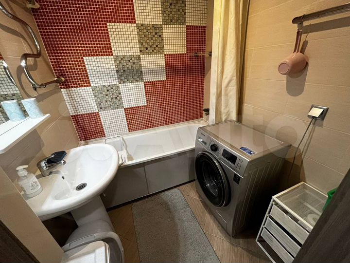 2-к. квартира, 60 м², 1/7 эт.