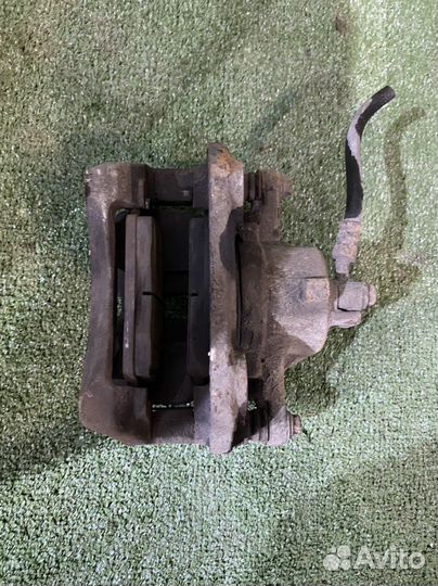 Суппорт тормозной передний левый Nissan Almera n16