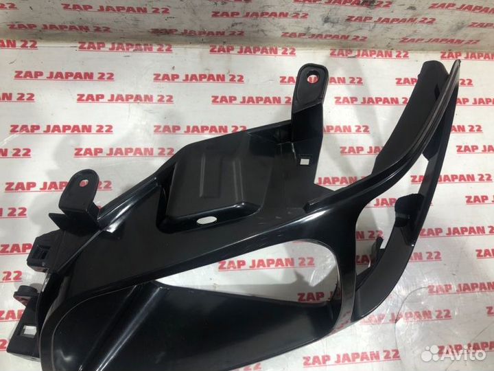 Рамка фары левая Toyota Town Ace Noah