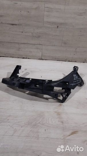 Кронштейн бампера передний левый Mercedes M Class