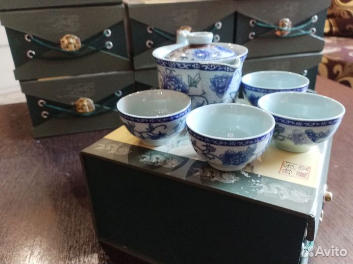 Фарфоровый чайный сервиз