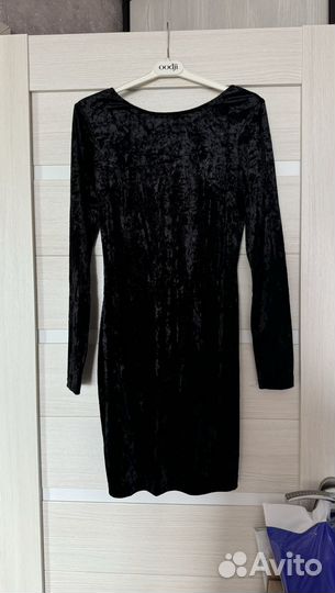 Платье женское бархатное черного цвета 44