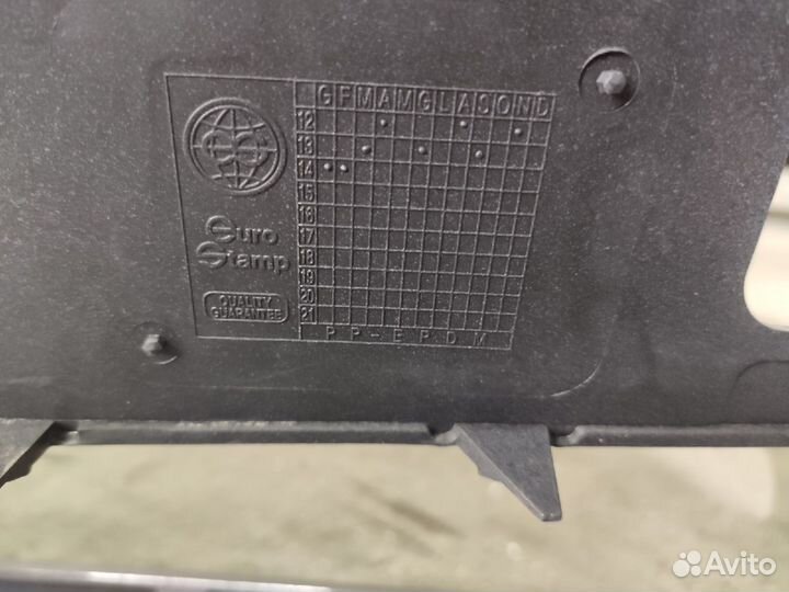 Бампер передний Opel Corsa D с дефектами