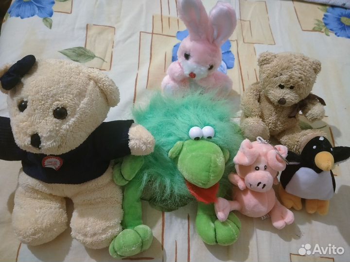 Мягкие игрушки новые и гусеница на верёвочке