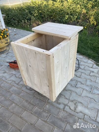 Деревянный ящик с крышкой