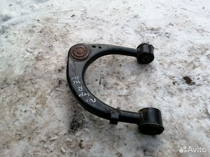 Рычаг правый передний верхний Toyota LC200