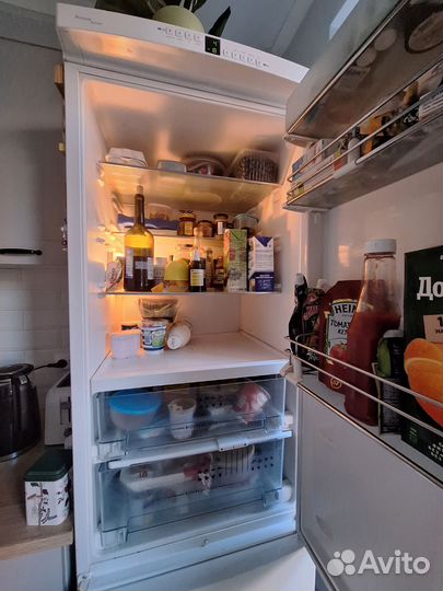 Холодильник Liebherr нужен ремонт. Бронь