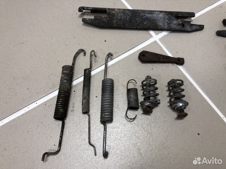 Ремкомплект комплект пружин ручника Skoda Fabia 2