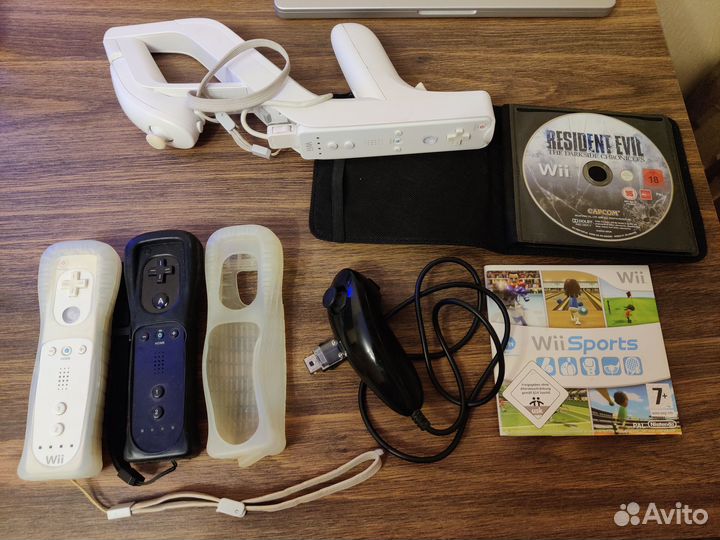 Nintendo wii + 3 Wii Remote + Wii Zapper + 3 игры
