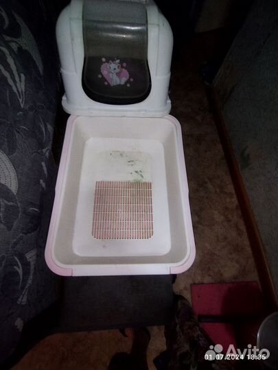 Закрытый лоток для кошек,лежанка, совок, миски