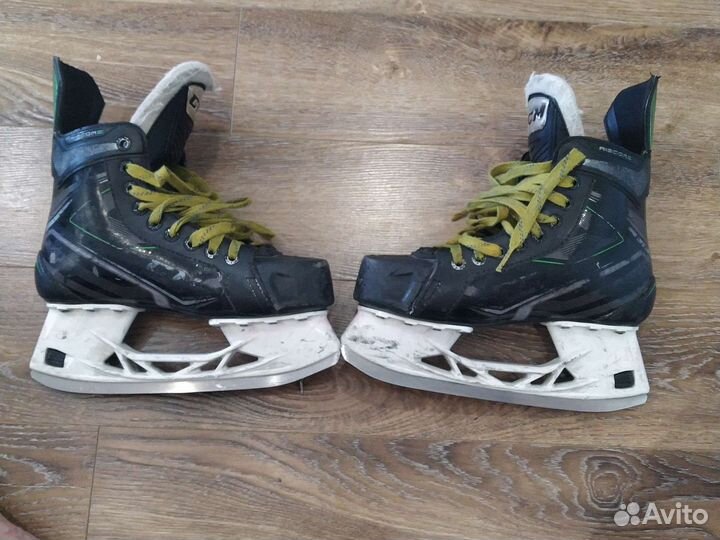 Коньки хоккейные ссм
