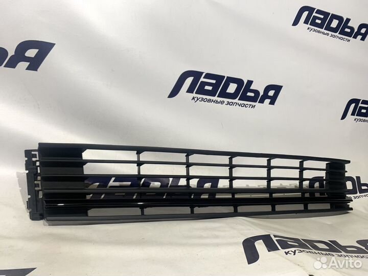 Решетка бампера Polo(15) без хрома