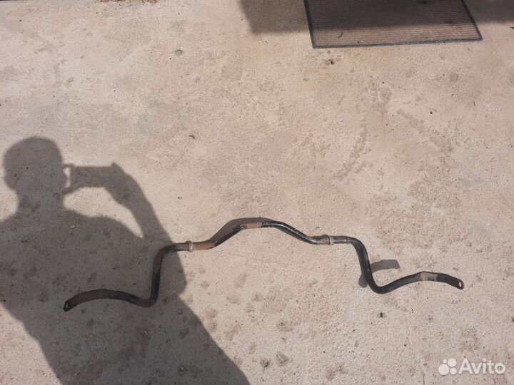 Продам стабилизатор на Тайота авенсис 2008