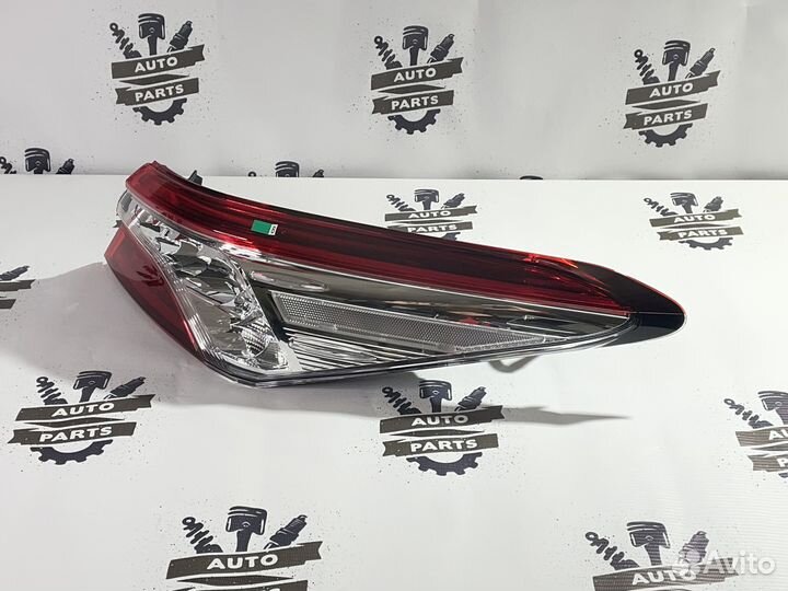 Фонарь задний правый Toyota Camry v70