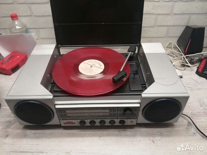Виниловый проигрыватель пластинок Вега 300