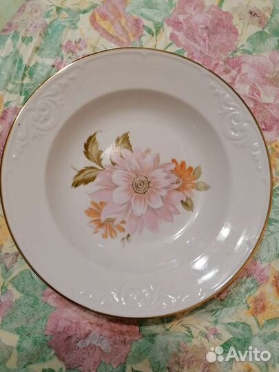 Тарелки и блюдо