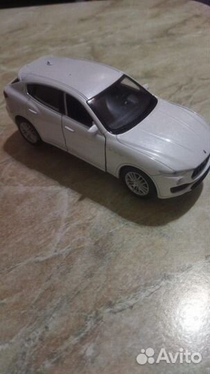 Игрушечная машина