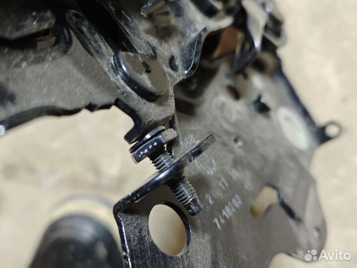 Петля капота правая BMW g05