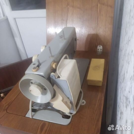 Швейная машина Подольск 142