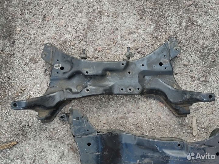 Подрамник Mitsubishi Lancer 9 Outlander 1