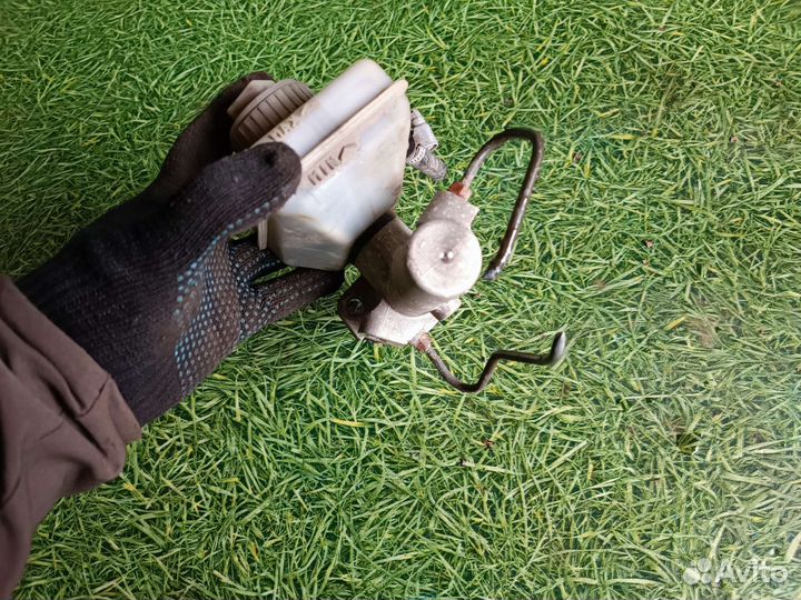 Главный тормозной цилиндр для Опель вектра б 1997г