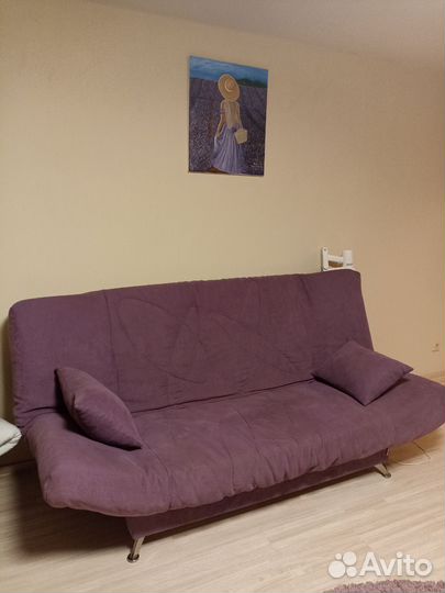 Сереневый диван