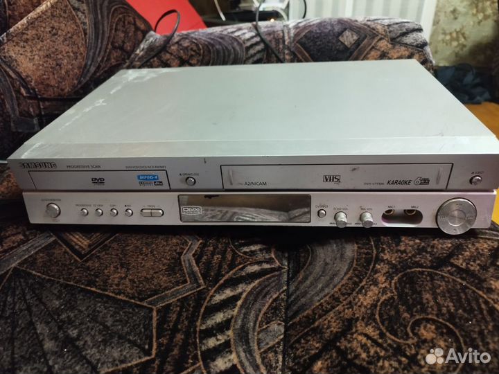 DVD и VHC проигрыватель Samsung
