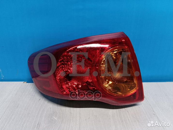 Фонарь левый внешний Toyota Corolla 10 E150 200