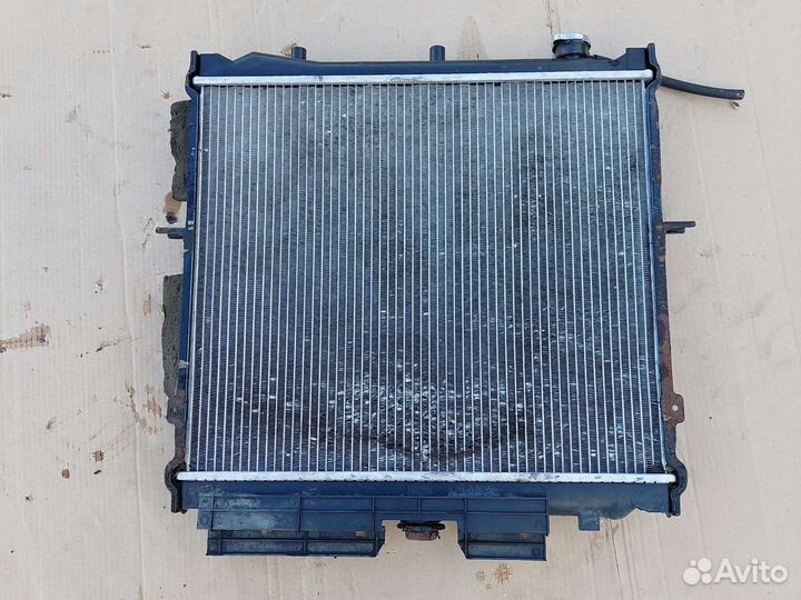 Радиатор охлаждения двигателя Kia Sportage 1
